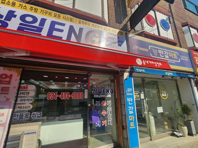 NSP통신-골목상권 이미지를 활용해 설치된 어닝. (사진 = 시흥시)
