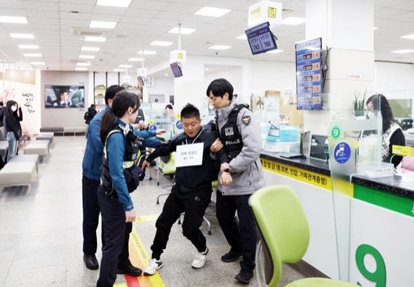 NSP통신-파주시 민원실 비상상황 대비 모의훈련 (사진 = 파주시)