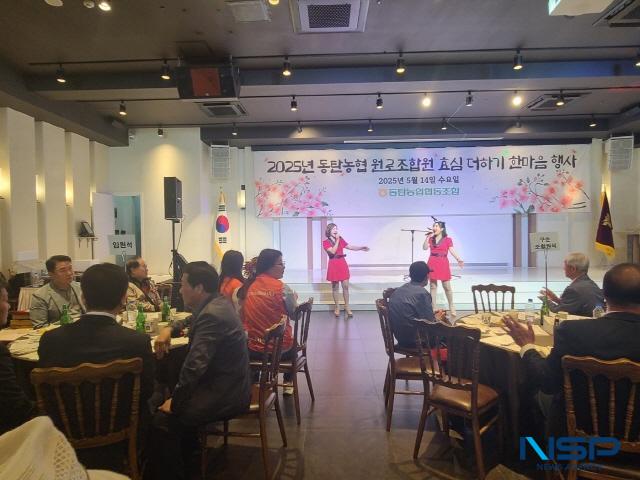 NSP통신-14일 수원시 팔달구 인계동에 위치한 리츠 컨벤션에서 화성 동탄농협이 한마음 대잔치 효(孝)경로행사를 개최했다. 사진은 축하 공연 모습. (사진 = 김종식 기자)