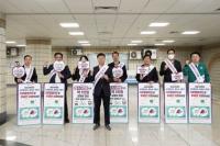[NSP PHOTO]신상진 성남시장, 기후동행카드 홍보현장 찾아 시민의견 청취