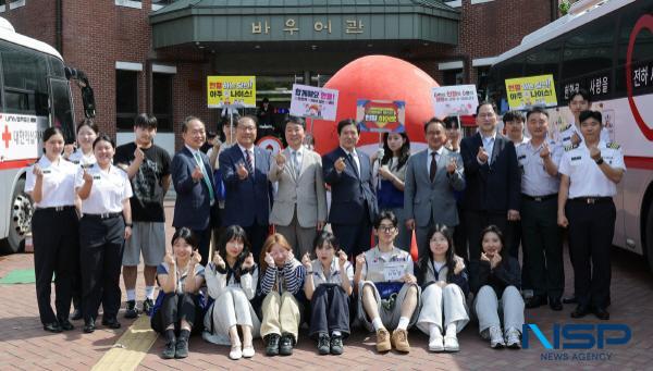 NSP통신-iM뱅크는 지난 14일 계명대학교 성서캠퍼스에서 지역 헌혈 문화 확산을 위해 헌혈 캠페인 후원금 전달식을 실시했다. (사진 = DGB대구은행)