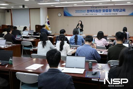 NSP통신-정책지원관 맞춤형 직무교육 (사진 = 전남도의회)