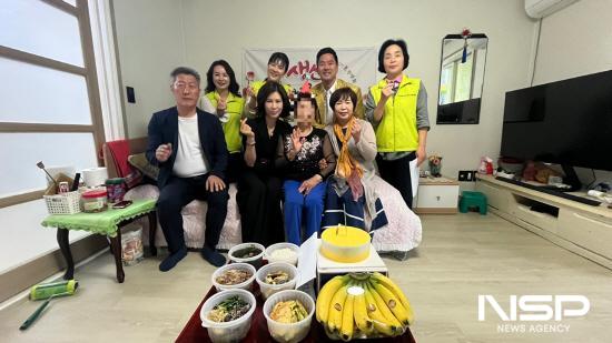 NSP통신-탄생화, 찾아가는 생일잔치 기념 찰영 (사진 = 광양시청)