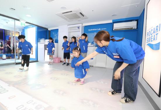 NSP통신-포카리스웨트 출시 38주년을 맞아 임직원 가족을 키자니아에 초청했다. (사진 = 동아오츠카 제공)