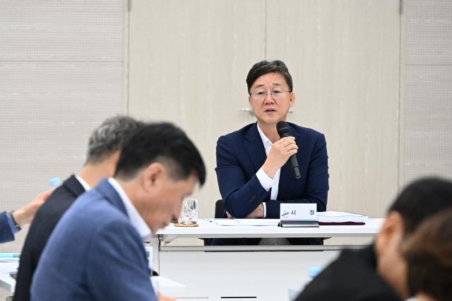 NSP통신-16일 안산시청 대회의실에서 2035 안산비전 종합발전계획수립 용역 중간 보고회가 진행되고 있다. (사진 = 안산시)