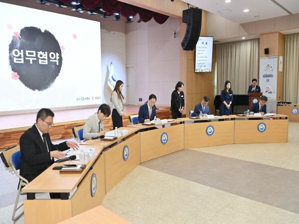NSP통신-경상북도교육청은 19일 본청 웅비관에서 굿네이버스와 세이브더칠드런, 월드비전, 희망친구 기아대책과 함께 학생맞춤통합지원 체계 구축을 위한 업무협약을 체결했다고 밝혔다. (사진 = 경상북도교육청)