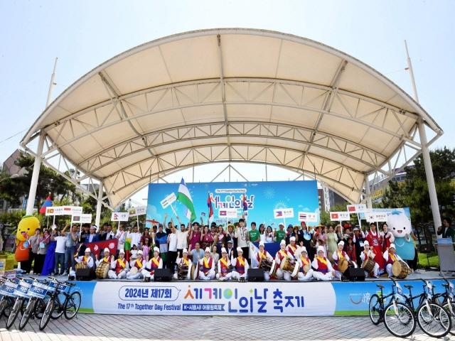 NSP통신-2024년 시흥시의 세계인의 날 축제 모습. (사진 = 시흥시)