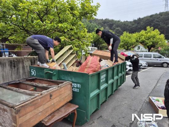 NSP통신-쓰레기 분리와 폐기 작업 (사진 = 광양시청)