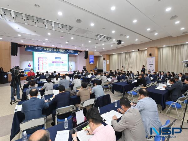 NSP통신-경상북도교육청은 20일 본청 웅비관에서 학령인구 감소 대응단 기자회견을 열고 학령인구 감소에 대응하기 위한 경북교육의 비전과 전략적 대응 방안을 발표했다. (사진 = 경상북도교육청)