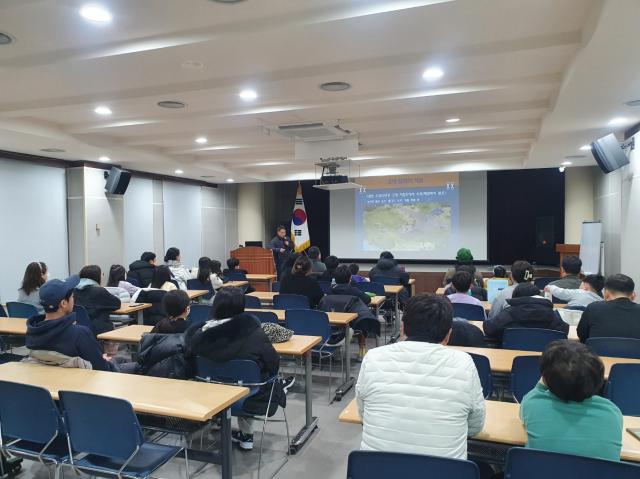 NSP통신-군포시 대야도서관 누리천문대의 월간천문학 특별강좌 모습. (사진 = 군포시)