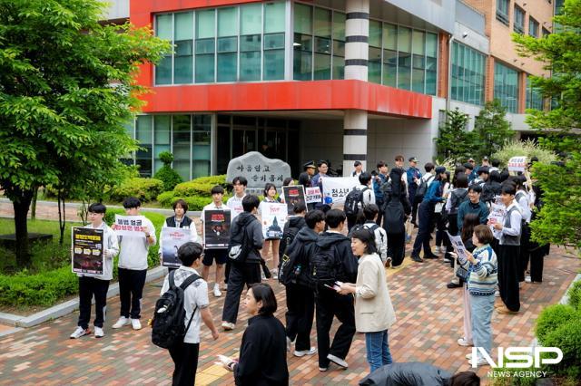 NSP통신-김포 운양고등학교 청소년 유해환경 예방 캠페인을 진행하고 있는 모습. (사진 = 조이호 기자)