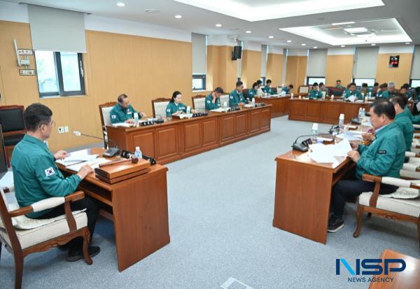 NSP통신-청송군의회는 지난 20일 특별위원회실에서 의원간담회를 갖고 군정 주요 사업과 현안 등 모두 9건의 안건에 대해 논의했다. (사진 = 청송군의회)