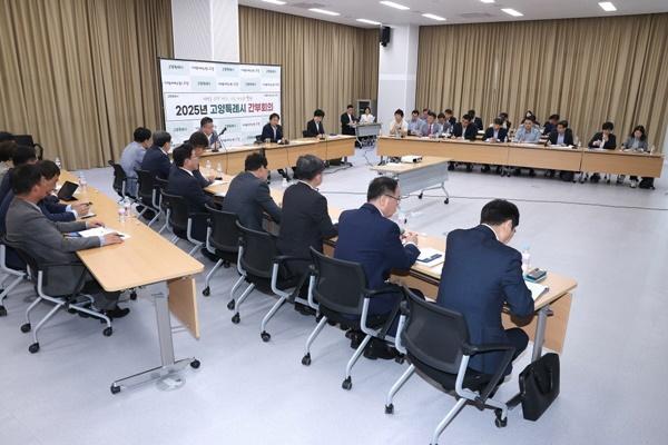 NSP통신-고양시 간부회의 전경 (사진 = 고양시)