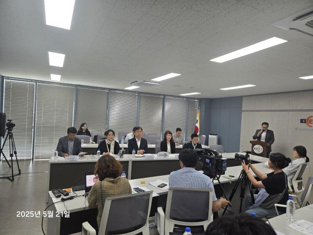 NSP통신-지역특화 과학교육 활성화 방안 브리핑 모습. (사진 = 경기도교육청)