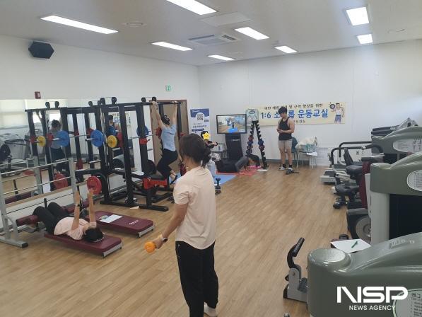 NSP통신-보성군보건소, 체육지도자와 참여자들이 근력 운동을 하고 있다. (사진 = 보성군)