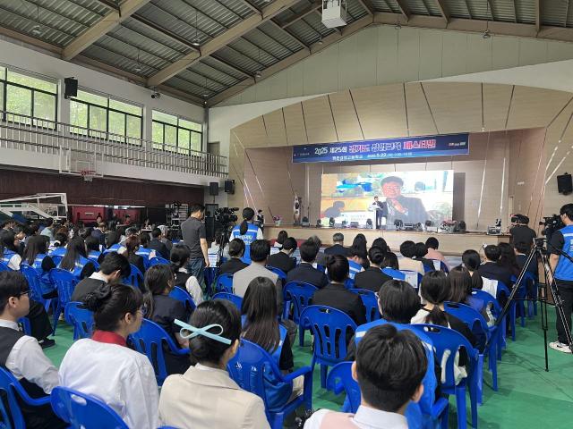 NSP통신-22일 평촌경영고등학교에서 상업교육페스티벌이 진행되고 있다. (사진 = 경기도교육청)