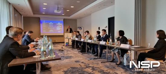 NSP통신-독일에서 열린 K-FEZ Day in Europe 행사에서 한-독 첨단산업 라운드 테이블에 참가한 선양규 광양경자청 행정개발본부장 (사진 = 광양만권경제자유구역청)