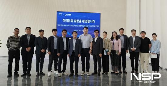 NSP통신-중국 에이치투에이치그룹 방문 기념 찰영 (사진 = 광양만권경제자유구역청)