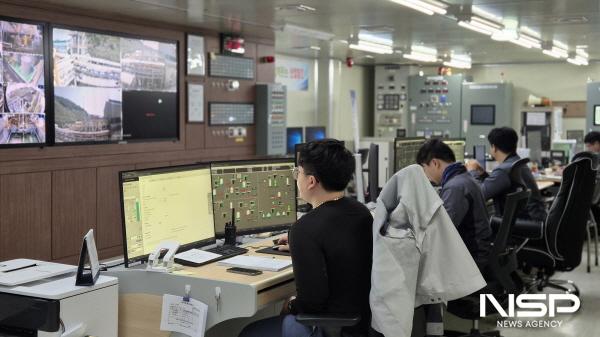 NSP통신-PKC 직원들이 공장 시설들의 가동 상황을 관찰하며 예의 주시하고 있다. (사진 = 서순곤 기자)