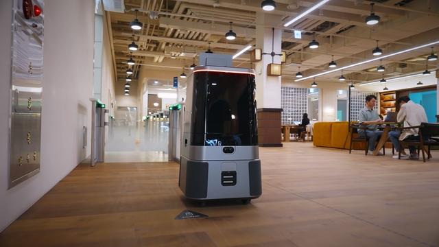 NSP통신-현대차그룹이 MARS 2025에서 선보일 DAL-e Delivery 로봇이 스스로 목적지까지 음료를 전달하고 있다. (사진 = 화성시)