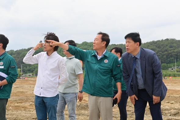 [NSP PHOTO]박현국 봉화군수, 스마트팜단지 조성공사 현장방문