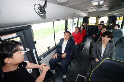 [NSP PHOTO]수원시의회 2025 수원 ITS 아태총회 선보일 자율주행차 시승