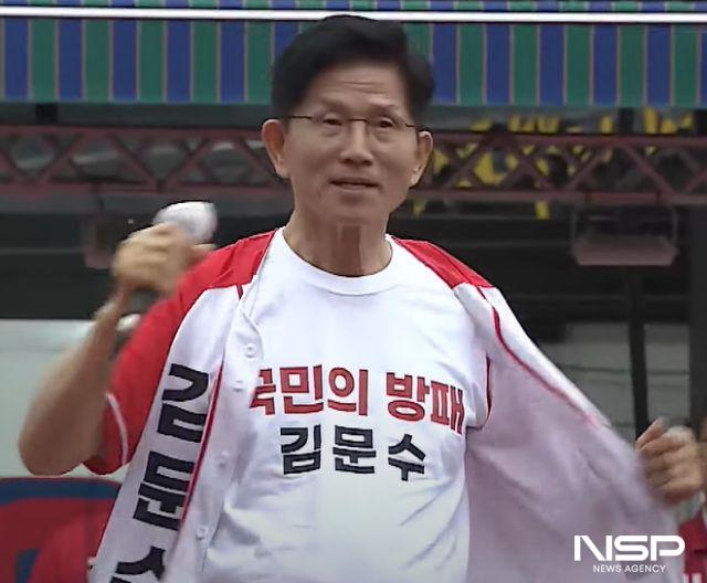 NSP통신-23일 경상북도 영주시에 방문한 김문수 국민의힘 대선후보가 국민의 방패 김문수라고 적힌 티셔츠를 입고 있다. (사진 = 강수인 기자)
