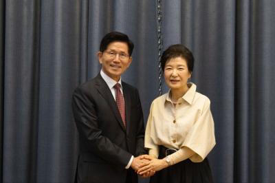 [NSP PHOTO]박근혜 섭섭해도 내려놓고 하나로 뭉쳐라…김문수에 포용 강조