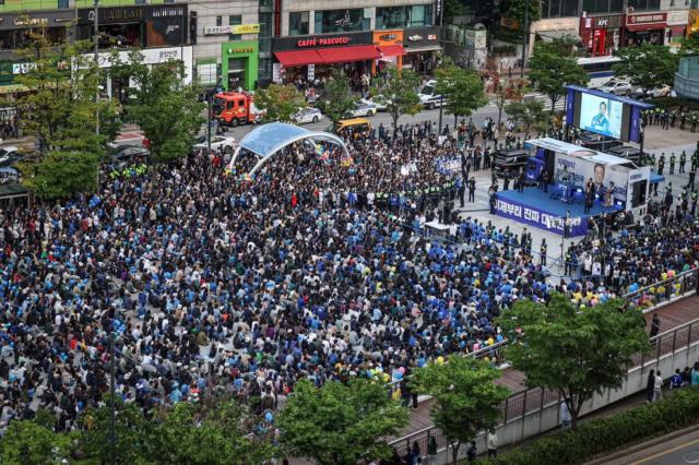 NSP통신-이재명 더불어민주당 대통령 후보의 안산문화광장 선거유세 모습. (사진 = 더불어민주당 공보실)