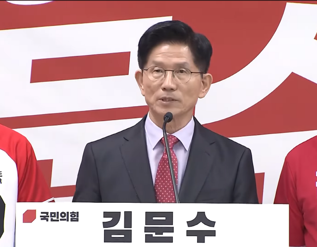 NSP통신-김문수 후보가 계룡대에서 공약발표를 하고 있다. (이미지 = 국민의힘)
