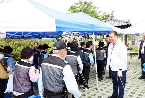 [NSP PHOTO]파주시, 문산 노을길 산책로서 국토 대청소행사실시