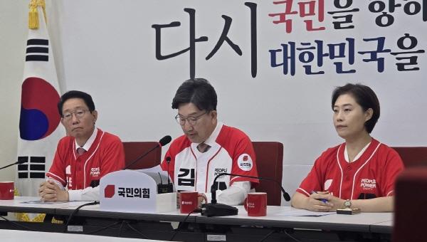 NSP통신-권성동 위원장이 기자간담회에서 발언하는 모습 (사진 = 옥한빈 기자)