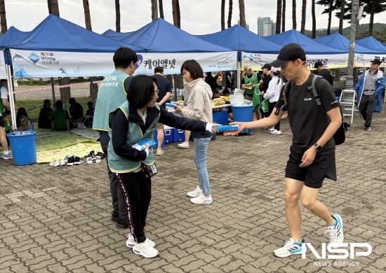 NSP통신-홍보부스 운영하며 홍보용품 배부 (사진 = 여수광양항만공사)