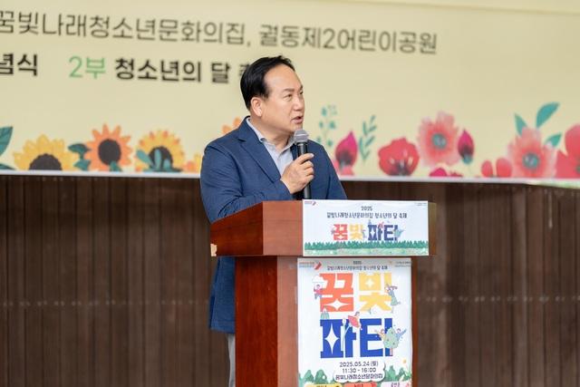 NSP통신-24일 이권재 오산시장이 꿈빛파티에서 인사말을 하는 모습. (사진 = 오산시)