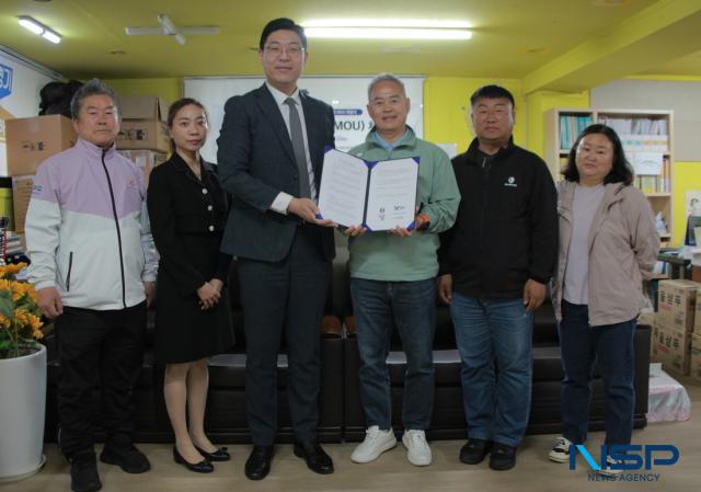 NSP통신-경기도장애인축구협회가 법무법인 YK와 법률 자문 협약을 체결하고 관계자들이 기념촬영 하는 모습. (사진 = 김종식 기자)