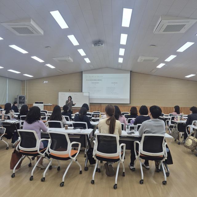 NSP통신-강릉교육지원청에서 역량 강화 연수를 진행하고 있는 모습. (사진 = 강원도교육청)