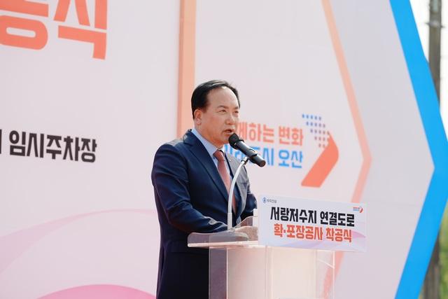 NSP통신-27일 이권재 오산시장이 창공식에서 인사말을 하고 있다. (사진 = 오산시)