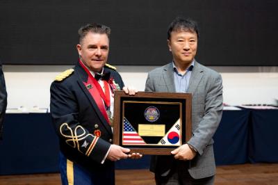 [NSP PHOTO]경북문화관광공사 주한미군 감사패 받아