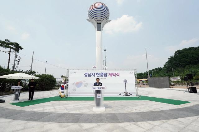 NSP통신-27일 여수동 시청공원에서 열린 현충탑 제막식에서 신상진 성남시장이 인사말을 하고 있다. (사진 = 성남시)