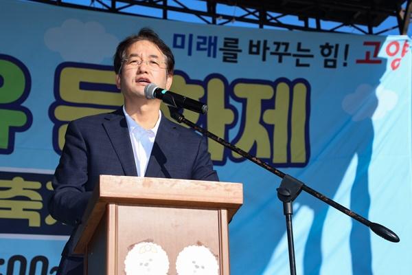 NSP통신-2024 동물교감치유 문화제에 참석한 이동환 고양시장 (사진 = 고양시)