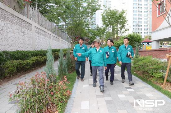 NSP통신-도시바람길숲(보행자전용도로) 조성사업 현장 방문 (사진 = 광양시청)