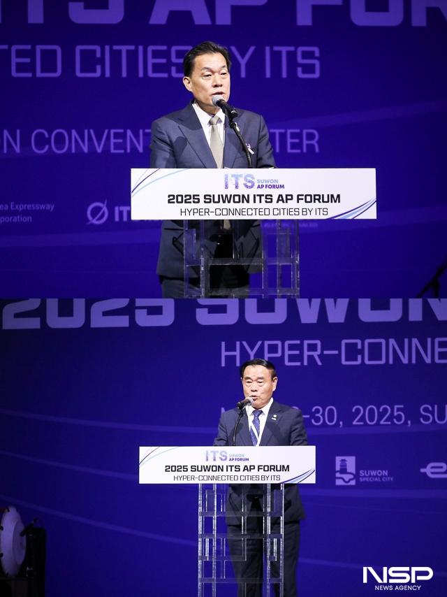NSP통신-28일 이재준 수원시장(위)과 이재식 수원시의회 의장이 2025 수원 ITS 아태총회에서 인사말을 하고 있다. (사진 = 조현철 기자)