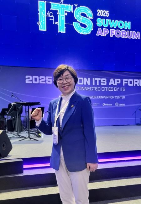 NSP통신-2025 수원 ITS 아태총회 개막식에 참석한 박옥분 경기도의원. (사진 = 경기도의회)