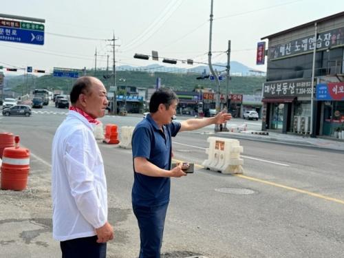 NSP통신-이영희 경기도의원이 27일 경기 용인시 모현읍 소재 지방도 321호선 매산사거리에서 현장 점검을 하고 있다. (사진 = 이영희 의원실)