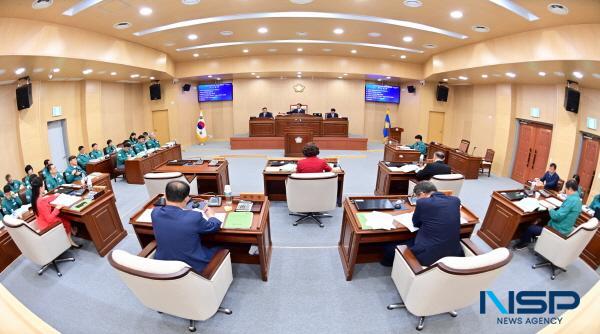 NSP통신-청송군의회는 지난 27일 제281회 임시회를 열고 산불 피해 복구를 위한 제2회 추가경정예산안 등을 원포인트로 심의·의결했다. (사진 = 청송군)