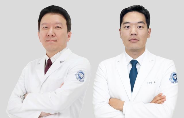 NSP통신-신경외과 전문의 뇌혈관센터 오근 원장(왼쪽)과 김준 비뇨의학과 원장. (사진 = 윌스기념병원 수원)
