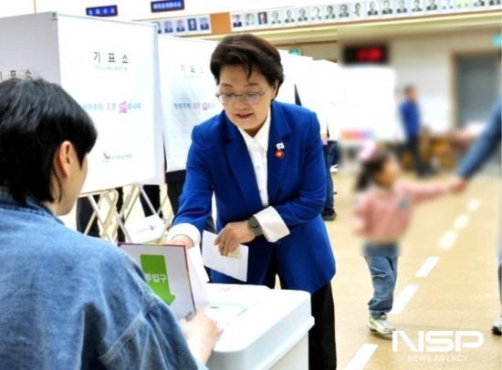 NSP통신-권향엽 국회의원 사전투표 (사진 = 권향엽 국회의원실)