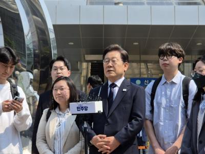 [NSP PHOTO]이재명, 서울서 청년들과 함께 사전투표…내란세력 심판, 투표가 답 참여 촉구