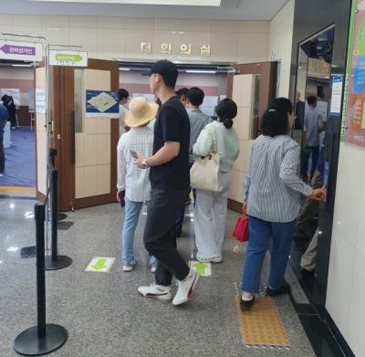 [NSP PHOTO]21대 대통령 선거 사전투표 1일차 마무리…투표율 19.58%