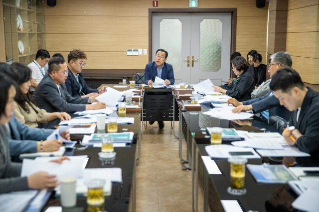 NSP통신-이상식 의장의 진행 하에 울릉군의회 의원 간담회가 개최됐다. (사진 = 울릉군의회)
